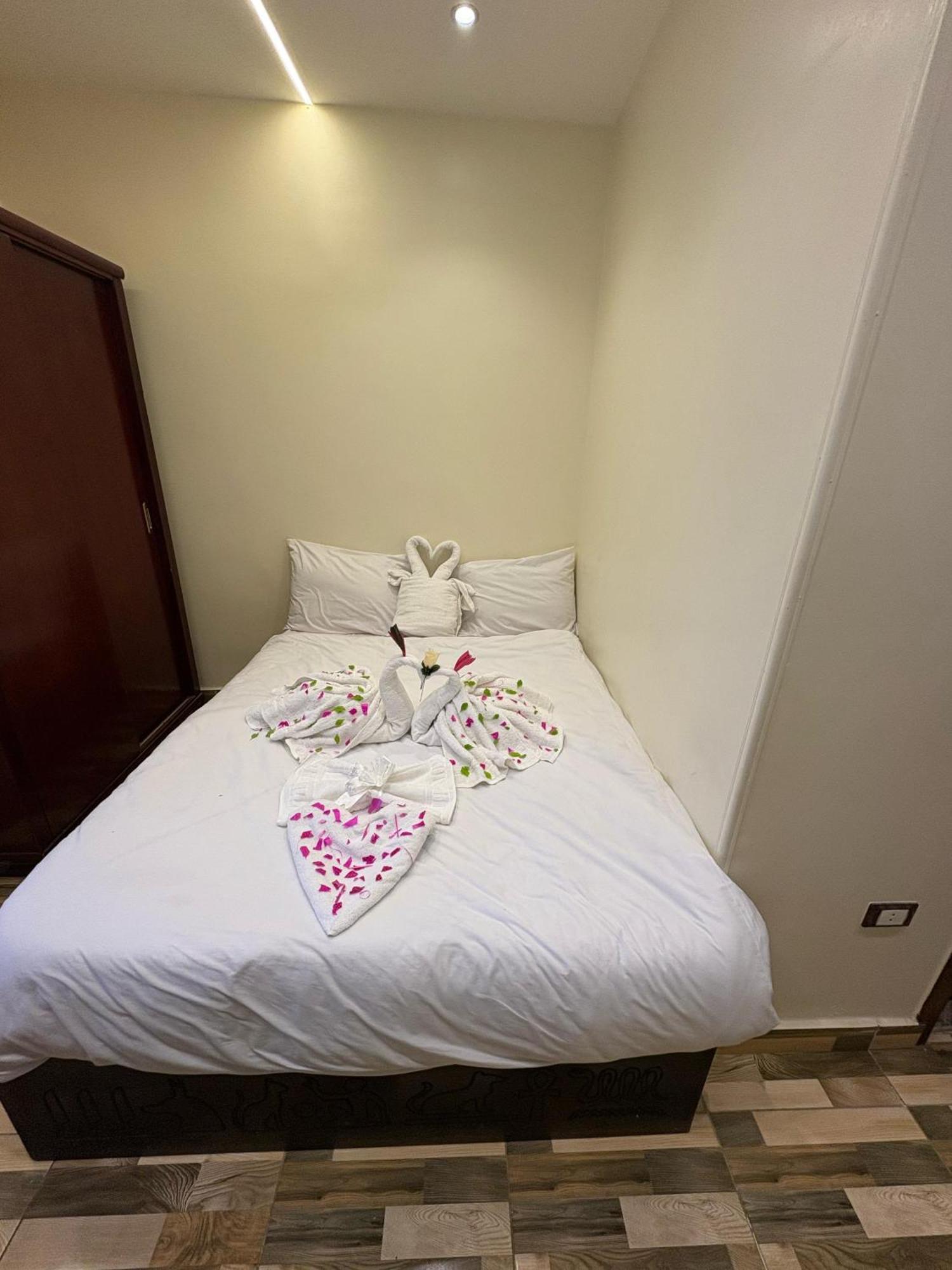 Basha Pyramids Inn Kafret el-Gabal 外观 照片